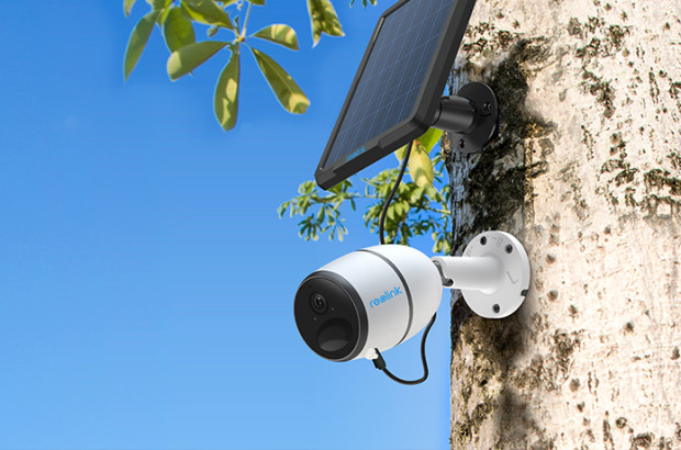 Reocamera mounted on the corner of a house.