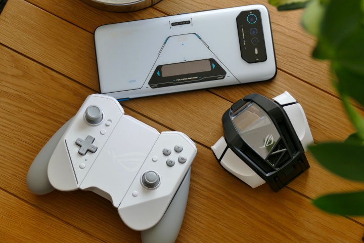 The Asus ROG Phone 6 Pro with the Kunai 3 controller and AeroActive Cooler 6 fan.