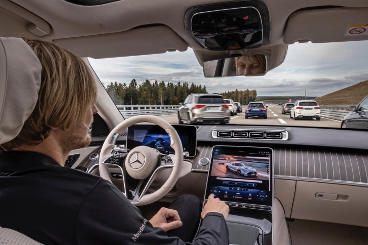 Mercedes-Benz S-Class sedan with Drive Pilot.