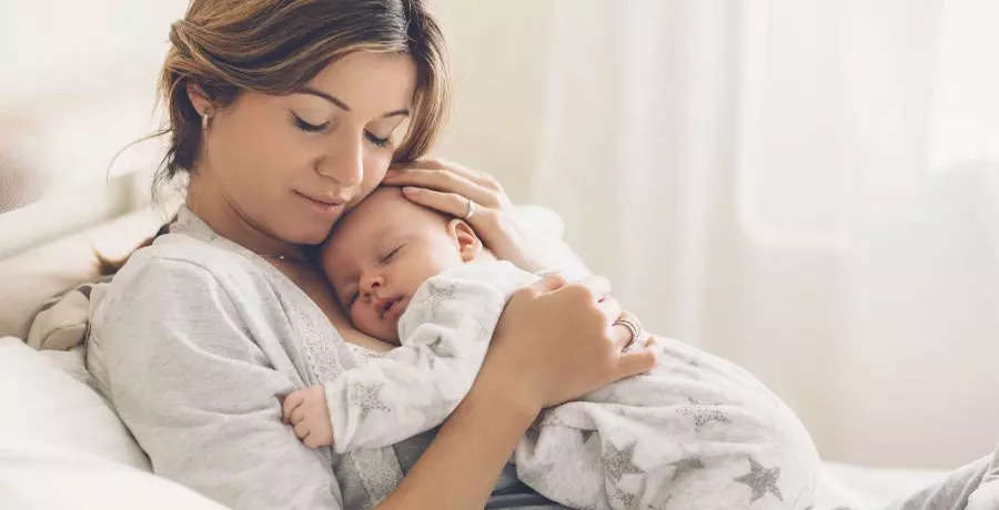 Dos and don'ts while holding a newborn baby