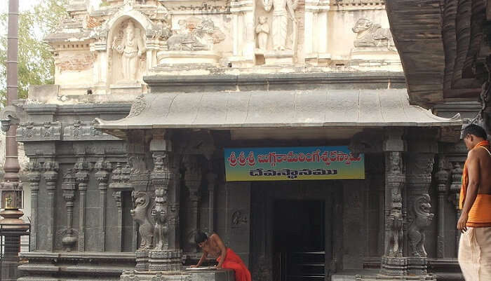 Sri Ramalingeswara Temple, one of the tourist places near Hyderabad